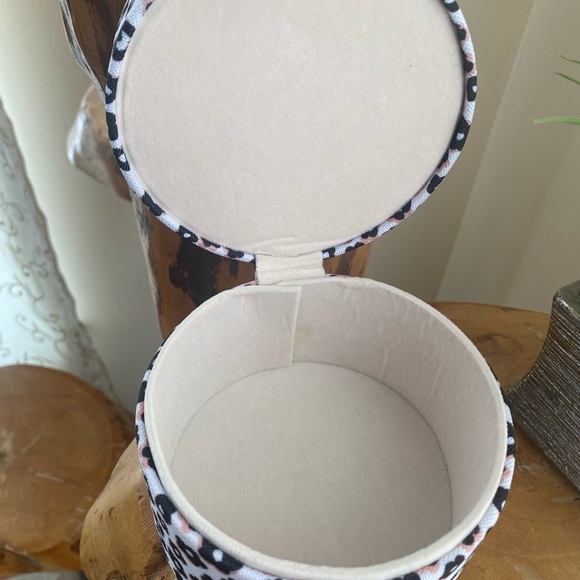 Kate Spade jewelry case - Picture 5 of 5